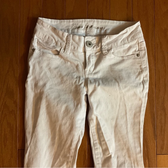 Guess Jeans Belmont White Slight Flair Slight Stretch Zipper 🪰 Jeans! - Picture 9 of 11